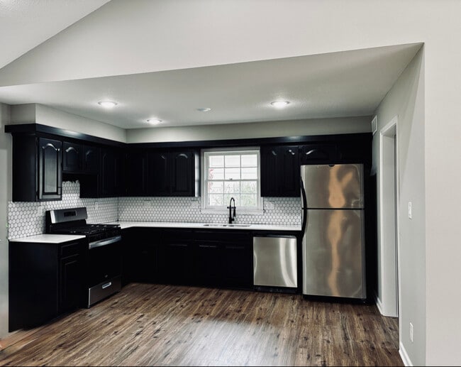 Building Photo - 6724 N Garfield Ave