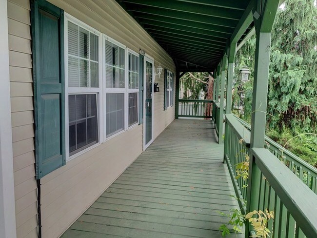 Building Photo - 131 La Monte Ave