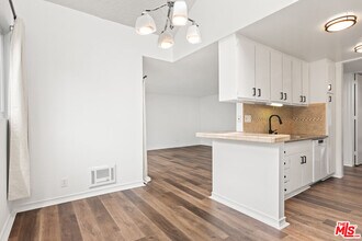 Building Photo - 6000 Canterbury Dr