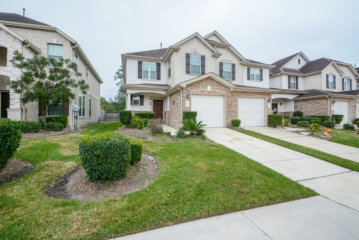 Primary Photo - 16102 Limestone Lake Dr