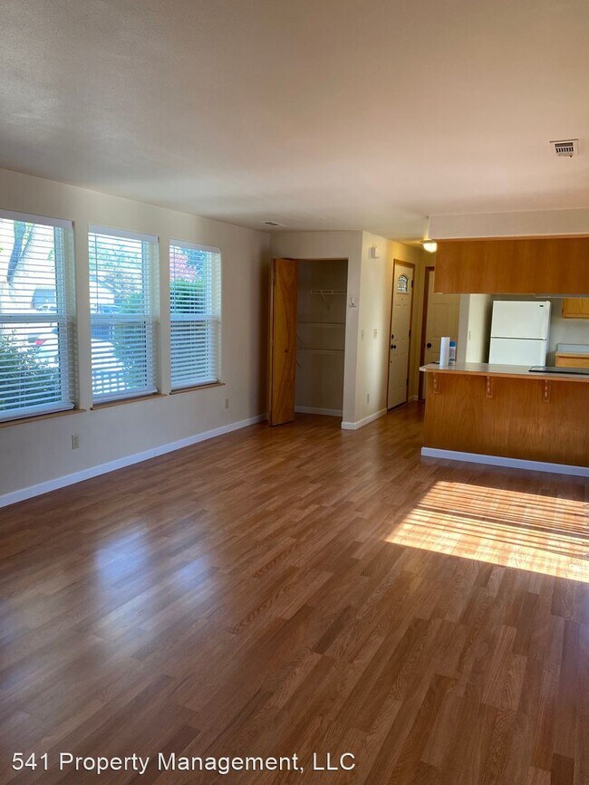 Foto del edificio - 3 br, 2 bath House - 723 SW Larch Rd