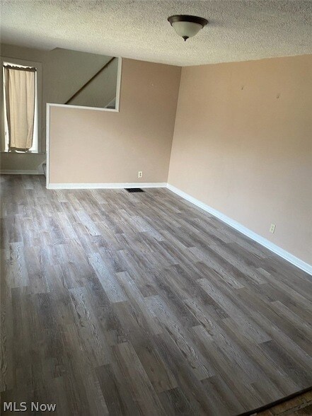 Foto del edificio - 56 Marion Ave