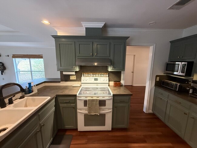 Kitchen - 9446 High Point Rd