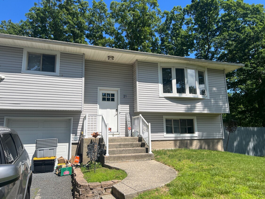 Primary Photo - 21 Forest Ave