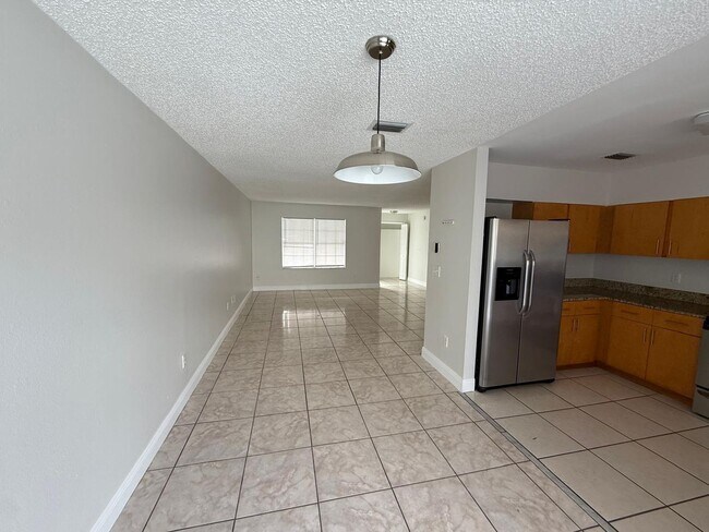 Foto del edificio - Spacious 3-Bedroom, 2-Bath Home in Prime O...