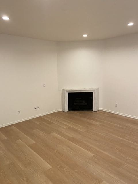 Building Photo - 10920 Moorpark St