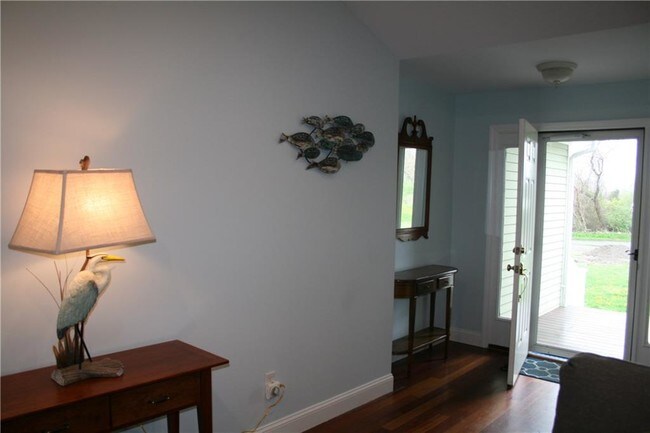 Foto del edificio - 80 Howland Ave