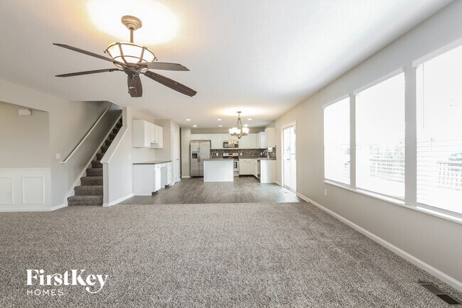 Foto del edificio - 4747 Summit Lake Pl