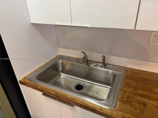 Foto del edificio - 2233 NE 173rd St