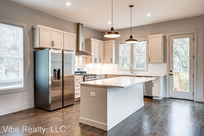 Building Photo - 4 br, 4 bath House - 3810 Chambers Dr