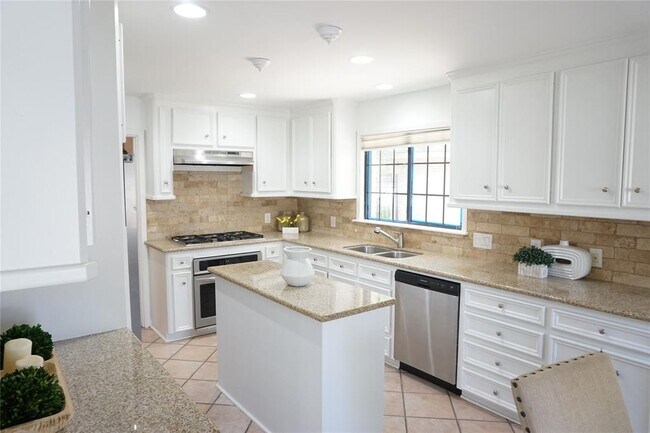 Foto del edificio - 4726 Waring St