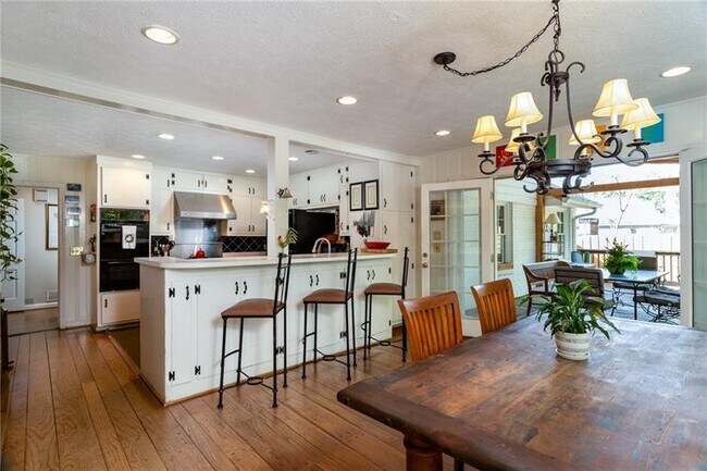 Foto del edificio - 3818 N Stratford Rd NE