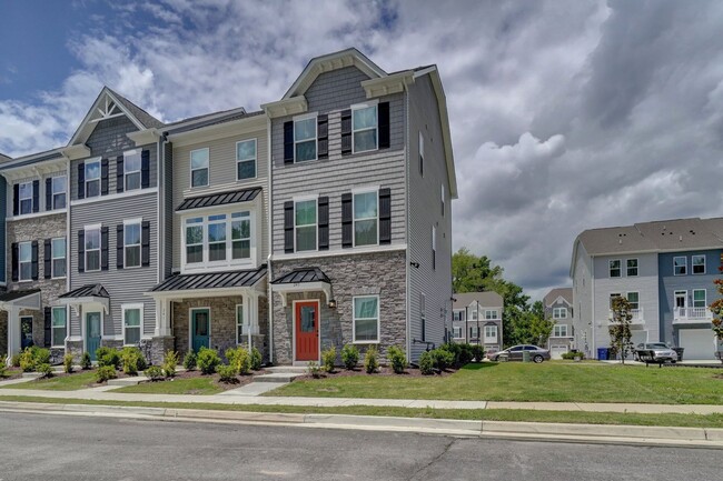 Building Photo - 2 bedroom townhome in Portsmouth