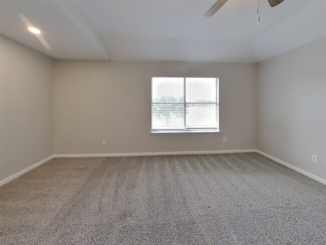 Building Photo - 14907 Englebrook Dr