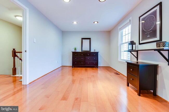 Building Photo - 6525 Sunburst Way