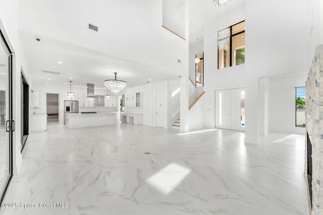 Foto del edificio - 2355 N Riverside Dr