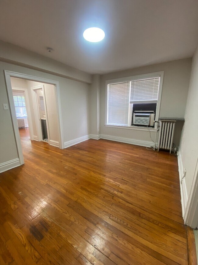Foto del edificio - 5616 Pershing Ave