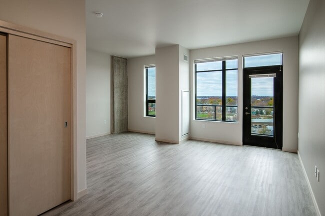 Interior Photo - Arden