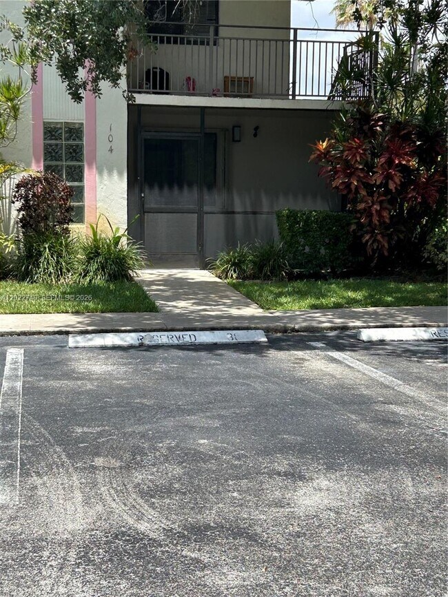 Foto del edificio - 413 Lakeview Dr