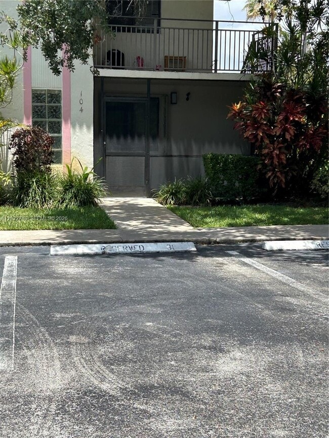 Building Photo - 413 Lakeview Dr