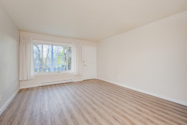 Building Photo - 841 Kindersley Rd
