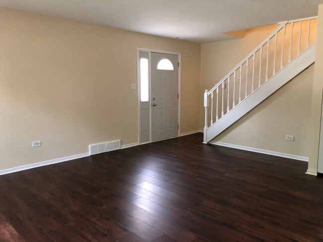 Building Photo - 1902 Rosewood Ct