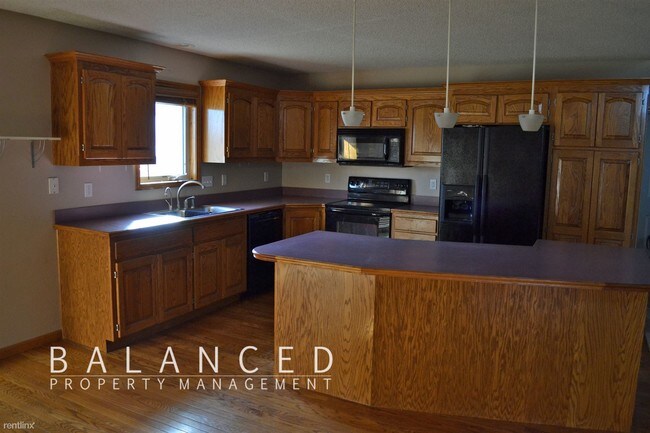Foto del edificio - 4 br, 3 bath House - 2484 SW Kingsrow Rd
