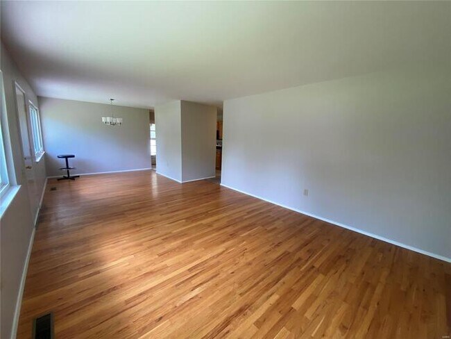 Building Photo - Fantastic 4bd/2ba home! Let yourself in!