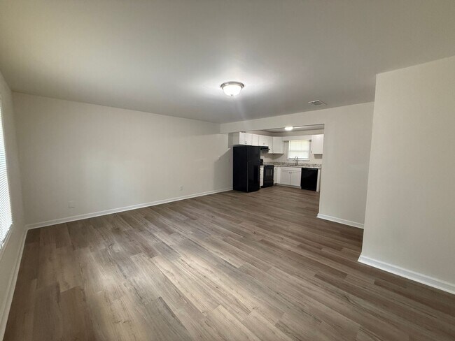 Foto del edificio - 345/347 Rustwood Dr