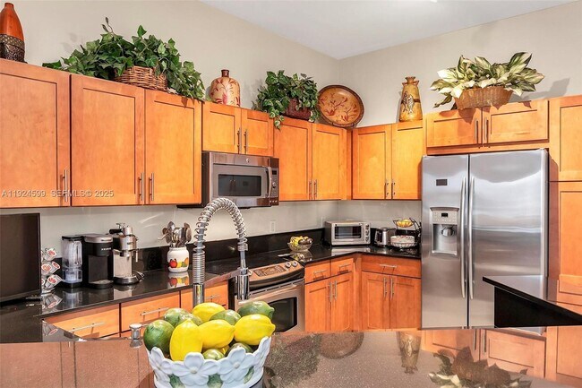 Foto del edificio - 8390 SW 72nd Ave