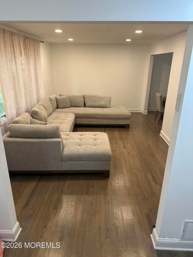 Foto del edificio - 422 W Lake Ave