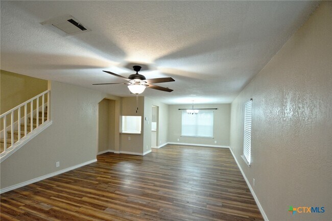 Foto del edificio - 744 Pinehurst Dr