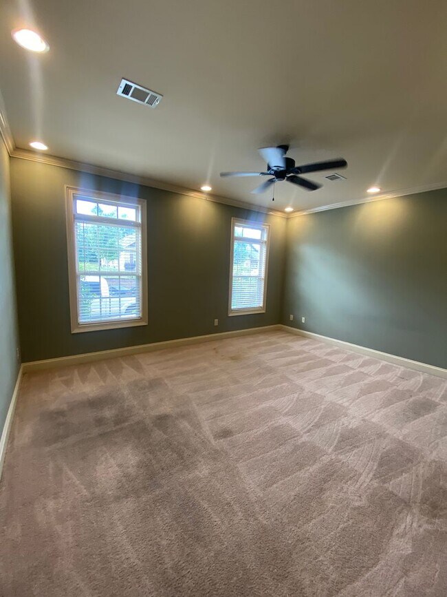 Building Photo - Runningvine Lane Townhome!