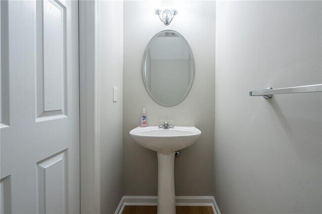 Foto del edificio - 2245 Leicester Way SE