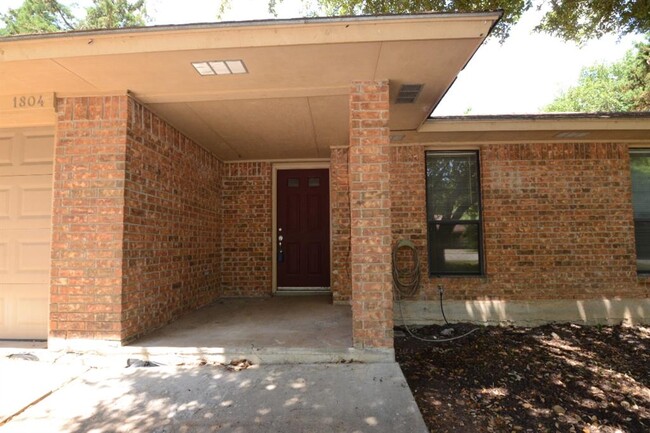 Building Photo - 1804 Dixie Ln