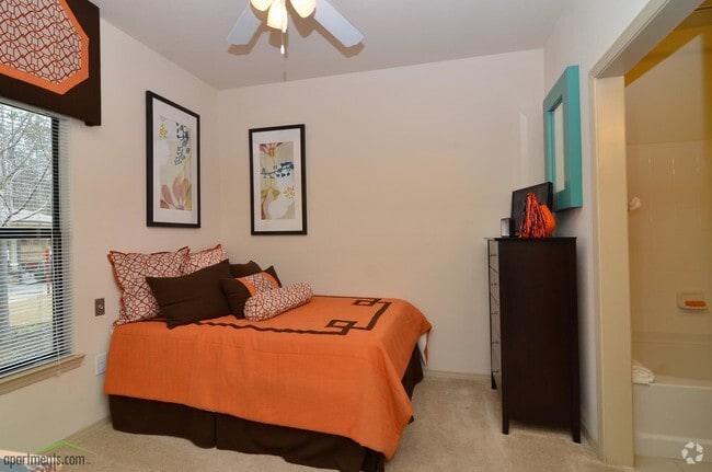 Bedroom - Z- The Mill at Auburn Apartments