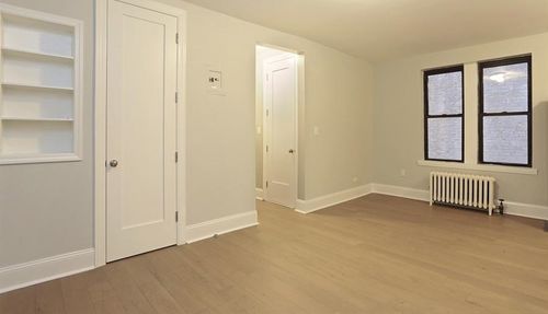 Primary Photo - 325 W 23rd St