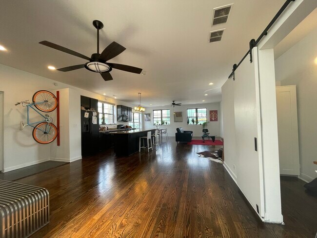 Foto del edificio - 2641 N Clybourn Ave