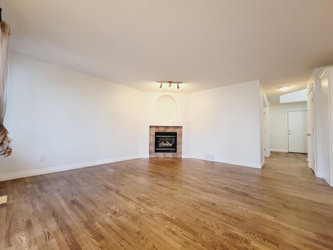 Building Photo - 163 Cote Crescent NW