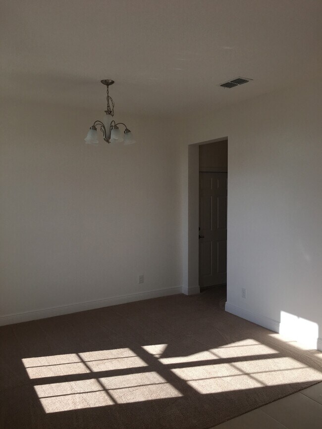 Foto del edificio - 4 BED HOME IN GATED COMMUNITY!! WINTER GAR...