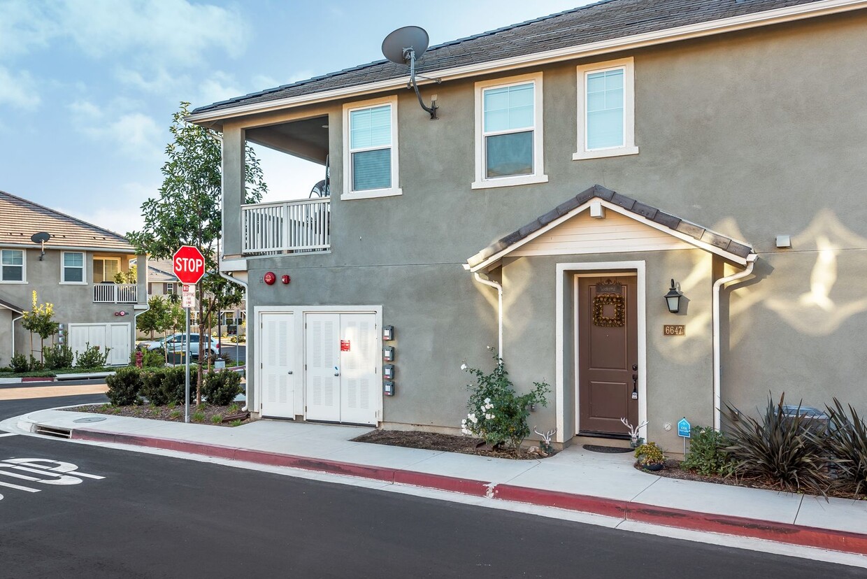 Primary Photo - Los Carneros townhouse 2 Bed / 2 Bath – Ce...