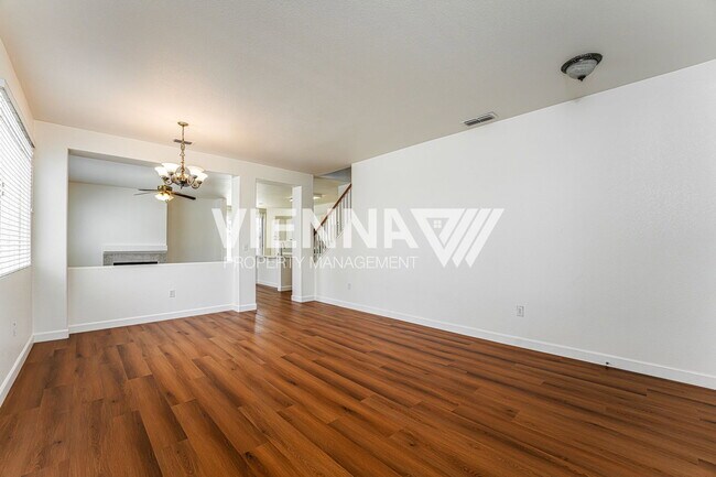 Building Photo - 493 Silverhorn Dr