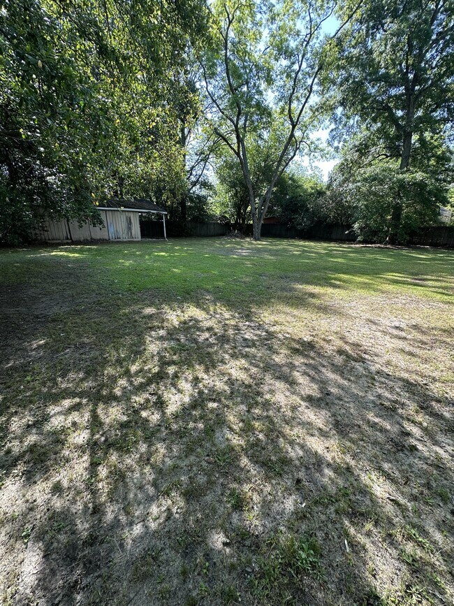 Building Photo - 2409 Thornhill Rd