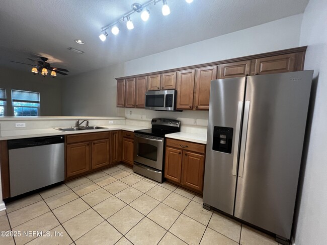 Building Photo - 1831 Biscayne Bay Cir