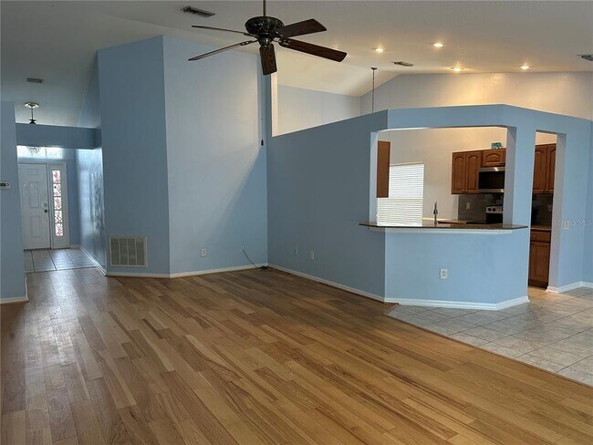 Building Photo - 917 Summer Breeze Dr