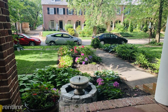 Building Photo - 3 br, 3.5 bath Townhome - 415 Southway