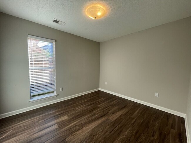 Building Photo - Ross Point Farms