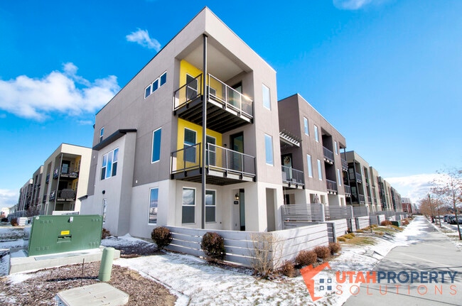 Photo - 10821 S Lake Run Rd Townhome