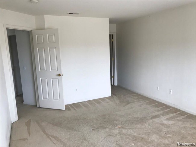 Foto del edificio - 3256 N Pointe Blvd