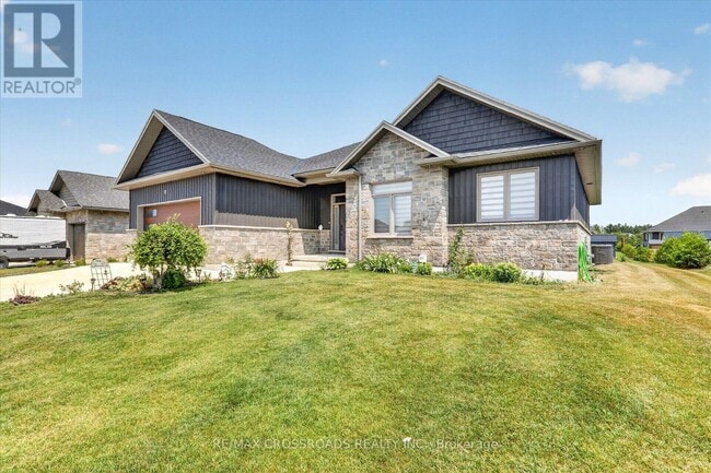Building Photo - 11 McTavish Cres